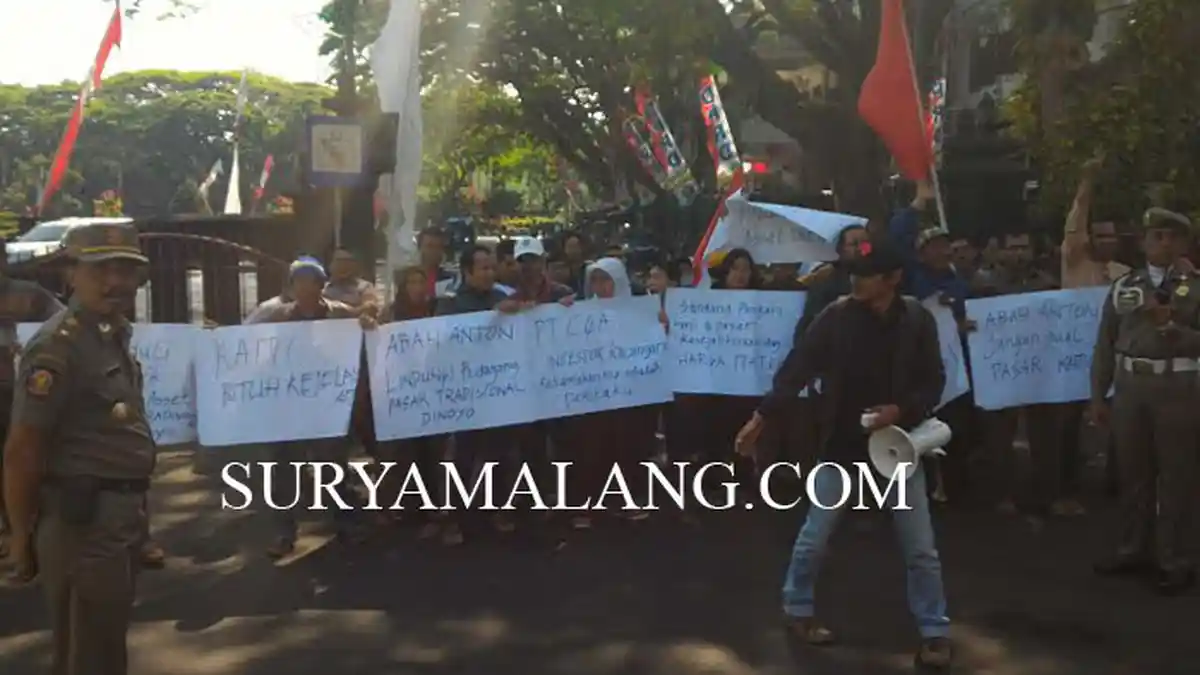 Pedagang Pasar Dinoyo Demo ke Wali Kota Malang