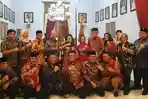berfoto-bersama-para-Ketua-DPC-PDI-Perjuangan-se-Jawa-Timur.jpg