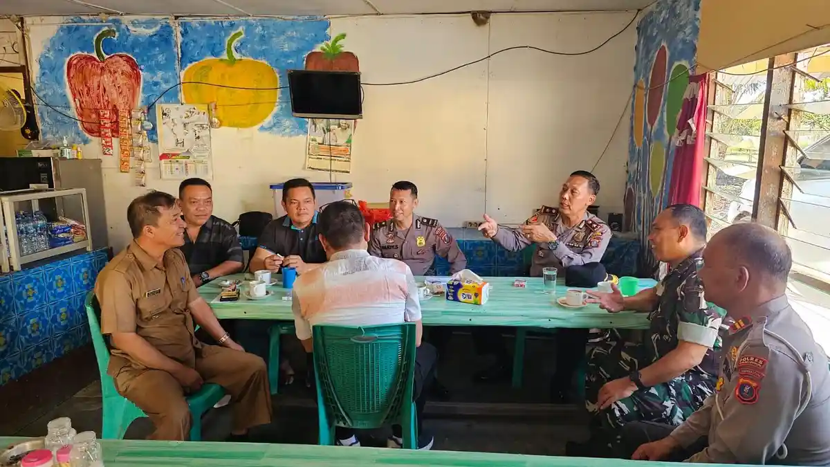 Wujudkan Tanahjawa yang Aman dan Tertib Selama Proses Pilkada, Kapolsek Gelar Kopi Morning