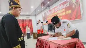 Iskandar-Usman-Al-Farlaky-saat-melantik-pengurus-MAA-Kabupaten-Aceh-Timur-tahun-2026.jpg