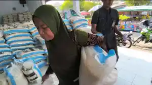 20260531_TERIMA-BANTUAN-Warga-Kecamatan-Kesesi.jpg