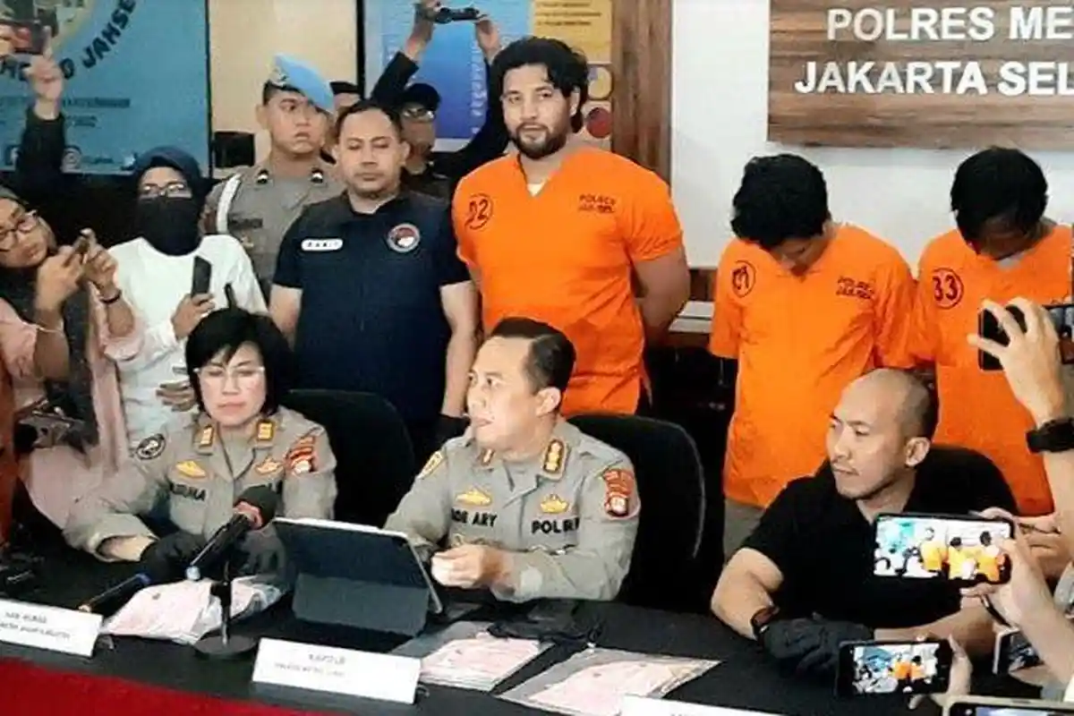 Ammar Zoni Nangis Ungkap Penyesalan dan Minta Maaf ke Irish Bella usai Ditangkap