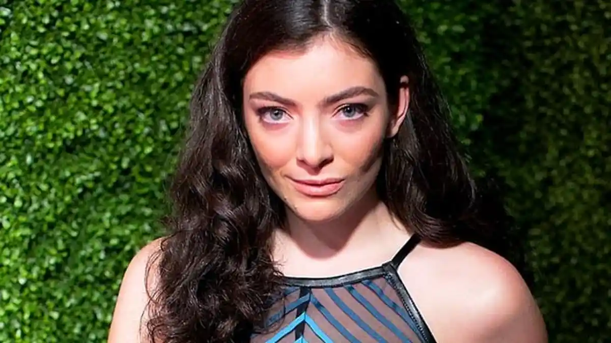 Lirik Lorde Homemade Dynamite - Tak Perlu Bersembunyi, Ungkapkan Cinta Lewat Sisi Terbaik!