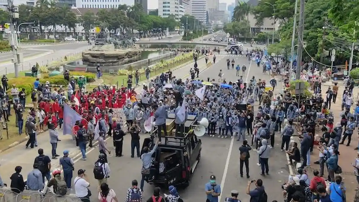BEM SI Padati Patung Kuda, Tuntutan Mereka Masih Sama: Minta Presiden Batalkan UU Cipta Kerja