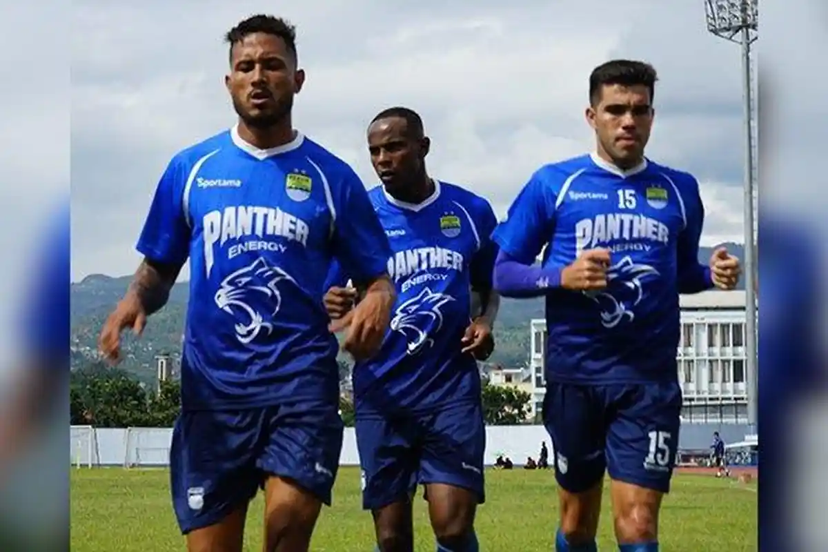 18 Pemain Persib Ramai-ramai Pergi ke Malaysia, Termasuk Dua Pemain Asing, Hari Ini Tahun 2020