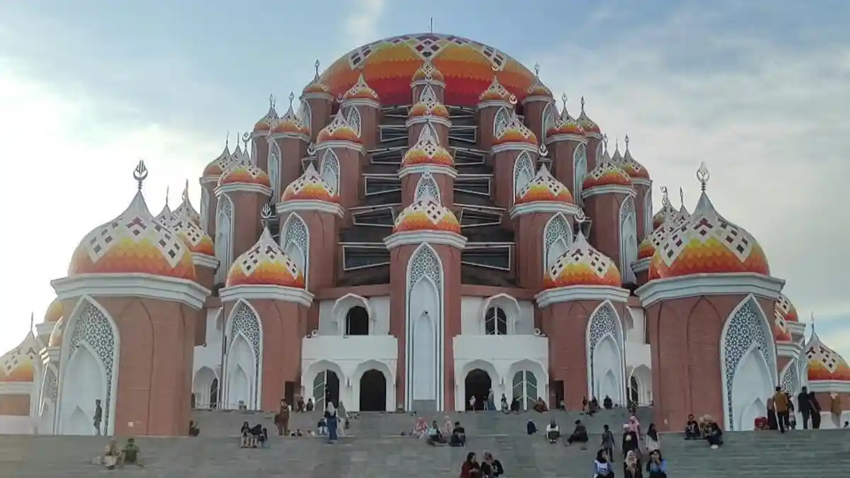 Masjid 99 Kubah Makassar Spot Ngabuburit Seru Ramadan 2025