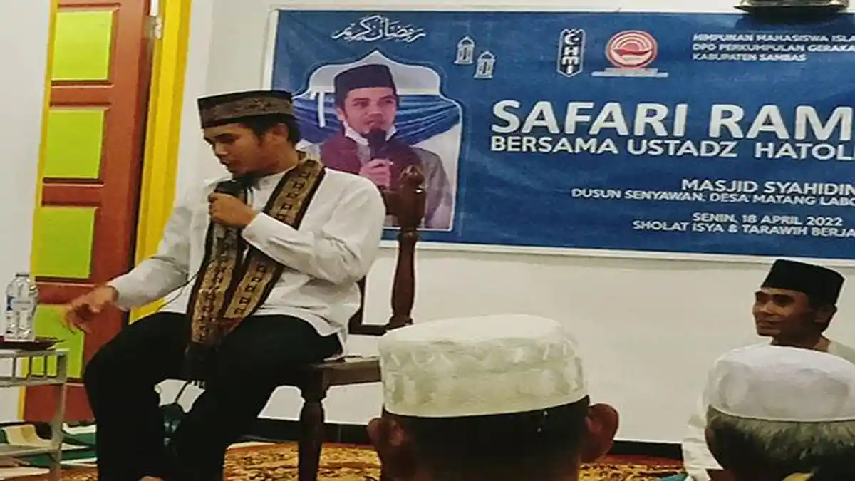 Ustadz Hatoli Berikan Ceramah Menghibur di Desa Matang Labong Kecamatan Tebas