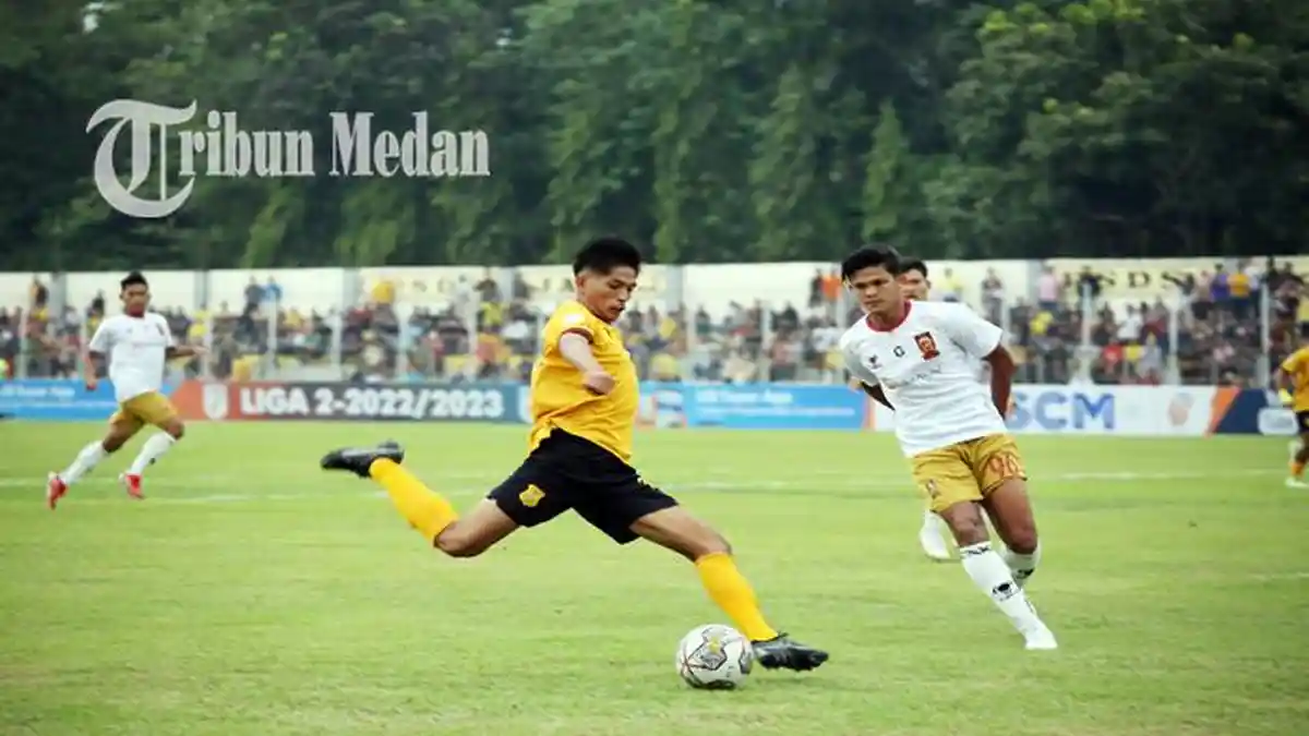Berita Foto: PSDS Lawan Sriwijaya FC Berakhir dengan Skor Kacamata di Stadion Baharuddin Siregar - 1192022_MENGUMPAN-BOLA_ABDAN-SYAKURO-3.jpg