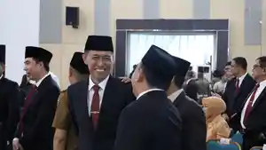 Iskandar-Kamaru-menghadiri-pelantikan-dan-pengambilan-sumpah-Sekda-Provinsi-Sulut-Tahlis-Gallang.jpg