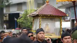 Kirab-Mahkota-Binokasih-di-Kabupaten-Bogor-untuk-yang-kedua-kalinya-dari-Desa-Cibeureum.jpg