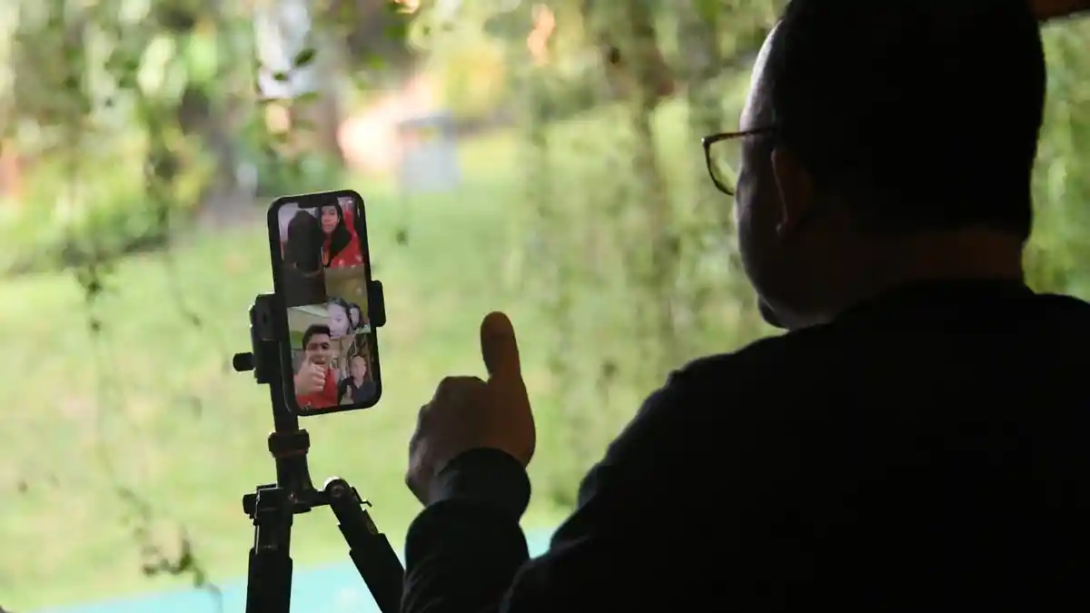 Beri Semangat Virtrual, Anies Video Call Atlet DKI yang Berlaga di PON Papua