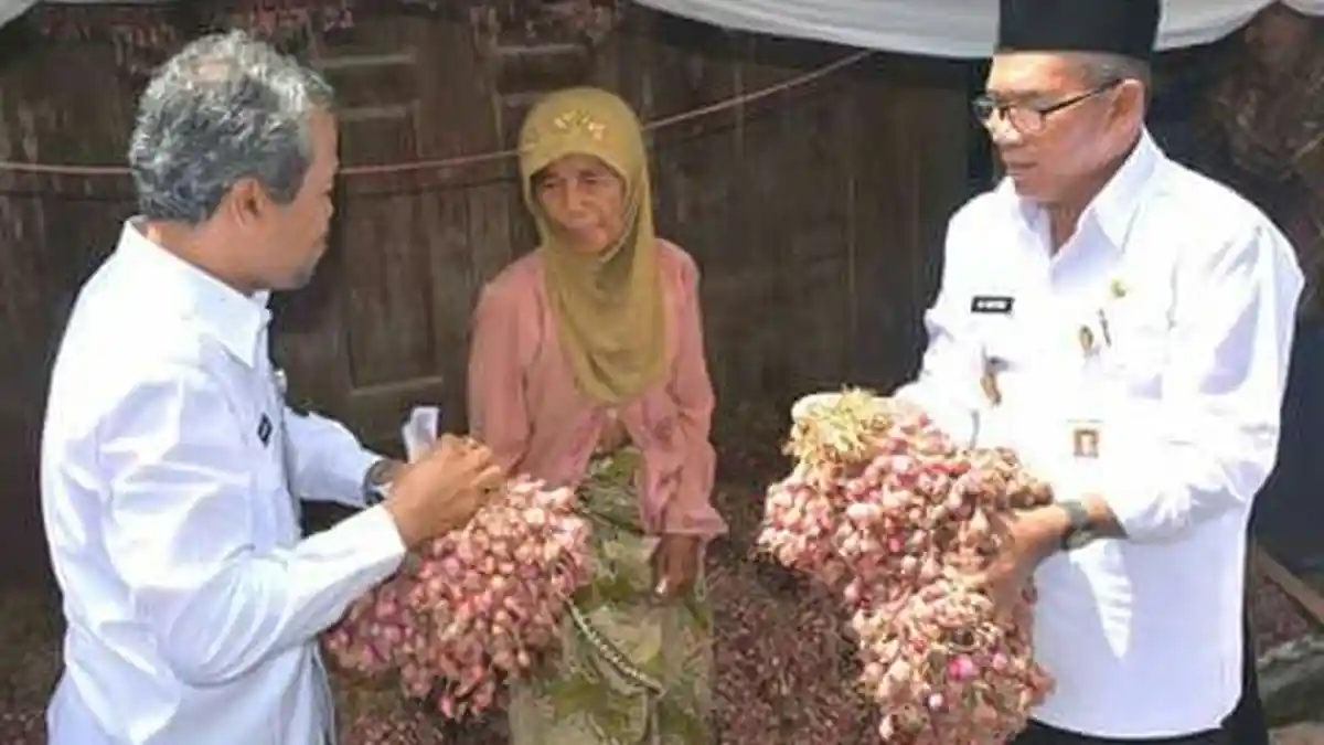 Pemkab Demak Ingin Para PNS Membeli Bawang Merah Langsung dari Para Petani