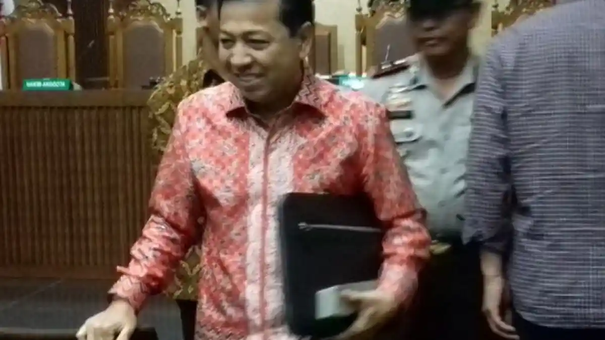 Sidang Kali Ini, Setya Novanto Sembunyikan Catatan Kecilnya