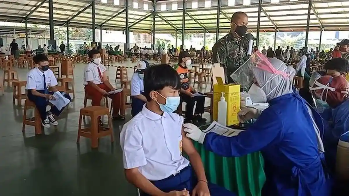 Puskesmas Cipayung Target 300 Pelajar Divaksinasi Setiap Hari di Ponpes Minhaajurrosyidin