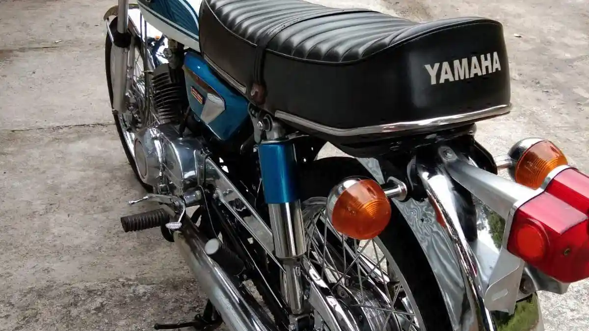 Nostalgi Motor Sport Dua Silinder dengan Restorasi Yamaha AS3 Twin 125