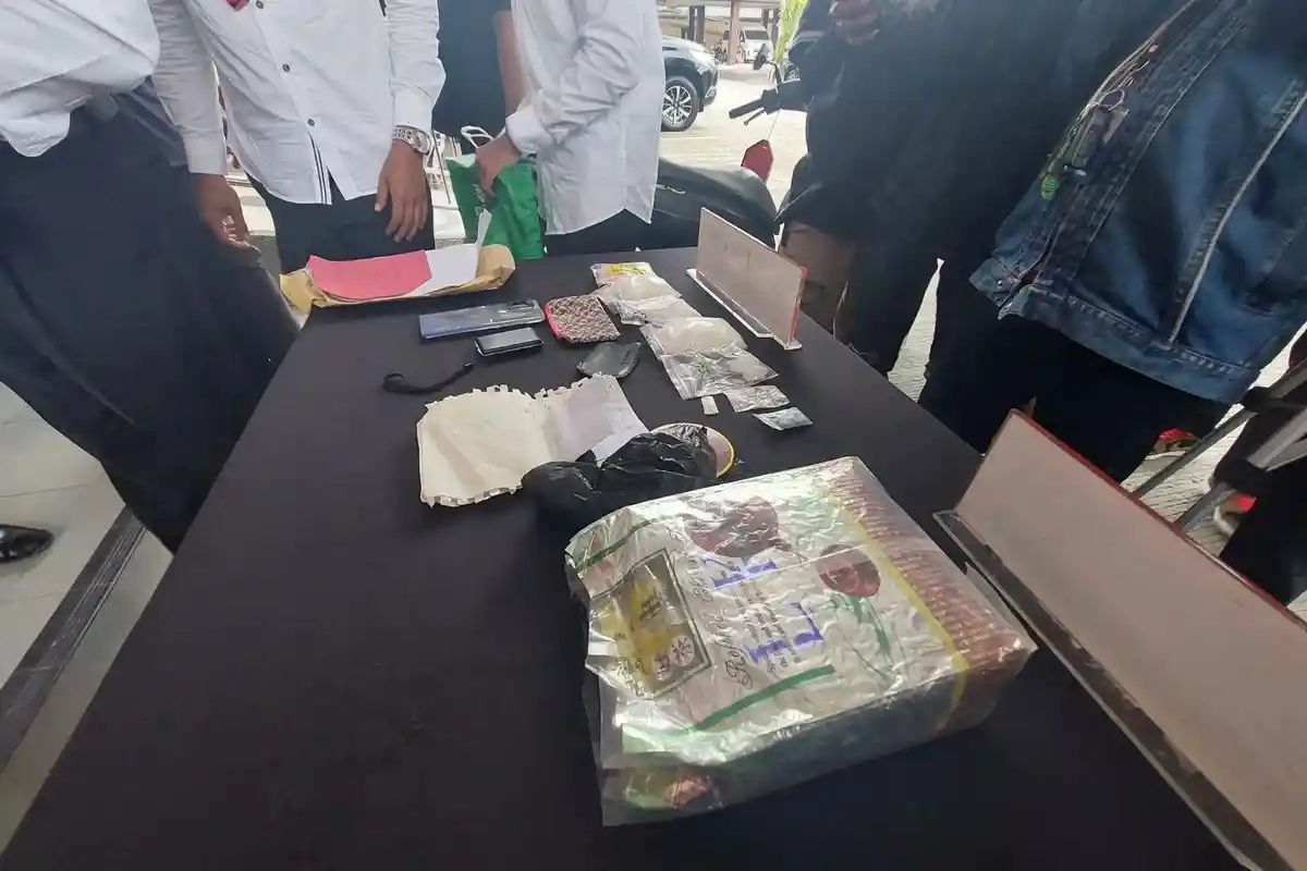 Seorang Pekerja Bangunan di Samarinda Sulap Rumahnya Jadi Tempat Transaksi Narkoba