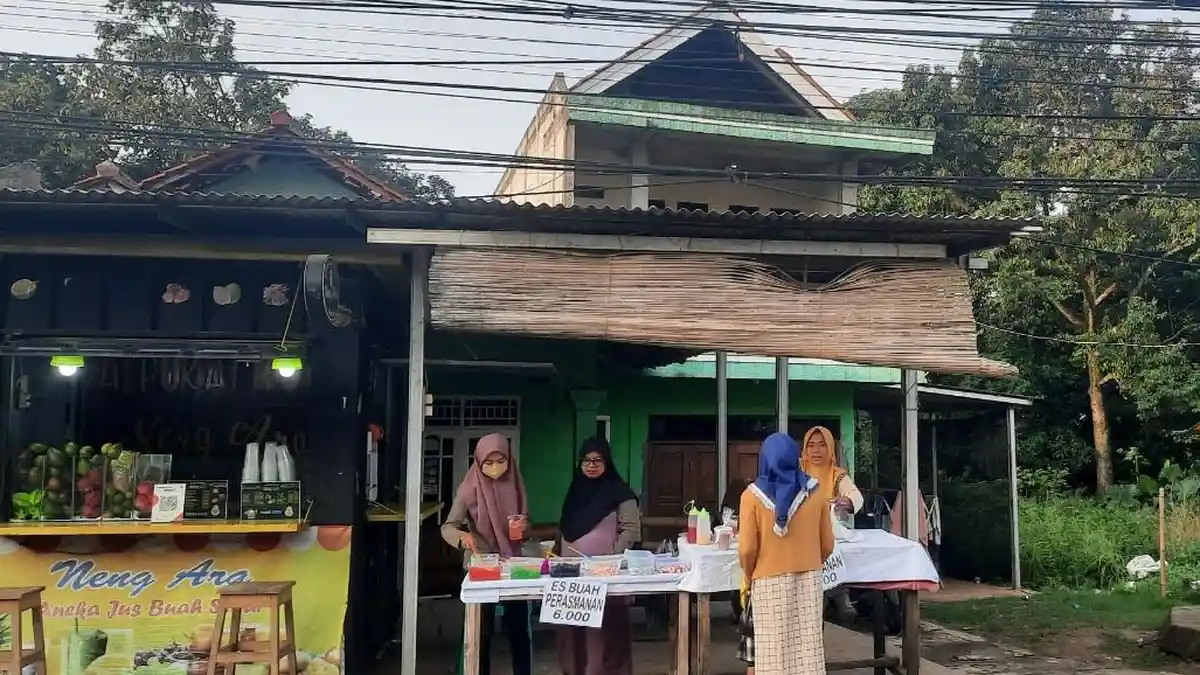 Pedagang Takjil di Sawangan Depok Marak Jelang Waktu Berbuka Puasa
