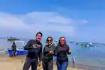 HIU-PAUS-Potret-turis-asal-Jakarta-dan-Palu-datang-ke-wisata-Hiu-Paus-Botubarani.jpg