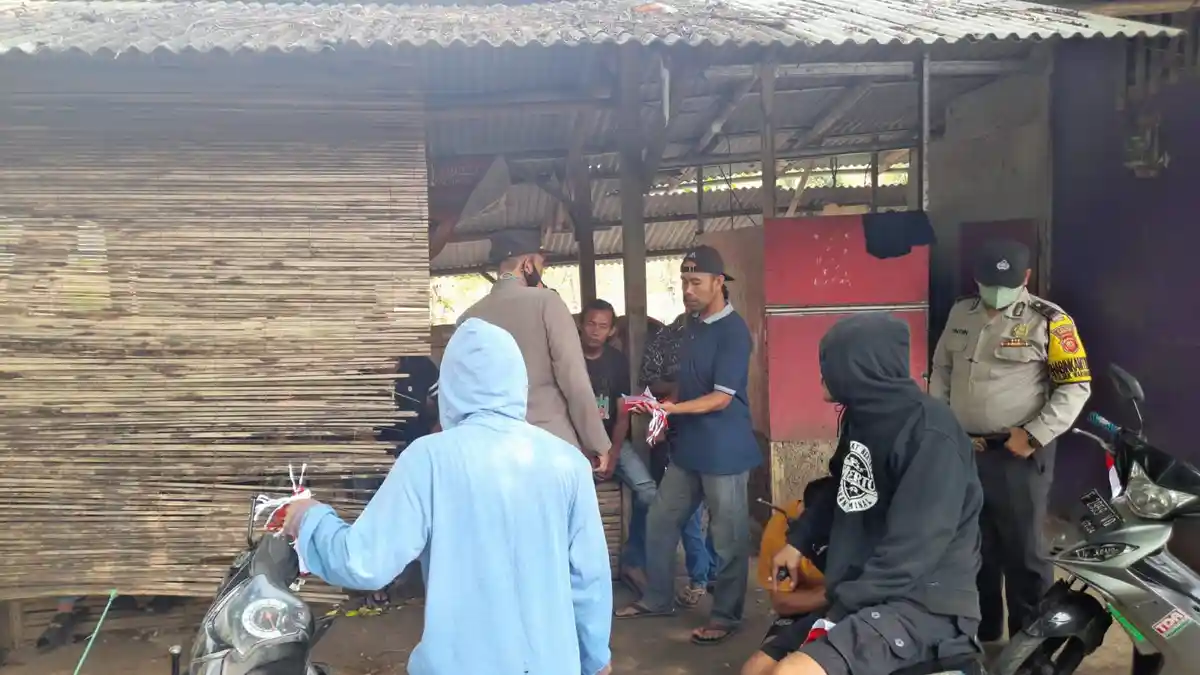 Jual Paksa Bendera Merah Putih, Para Pemuda di Sukabumi Didatangi Polisi, Disuruh Lakukan Ini