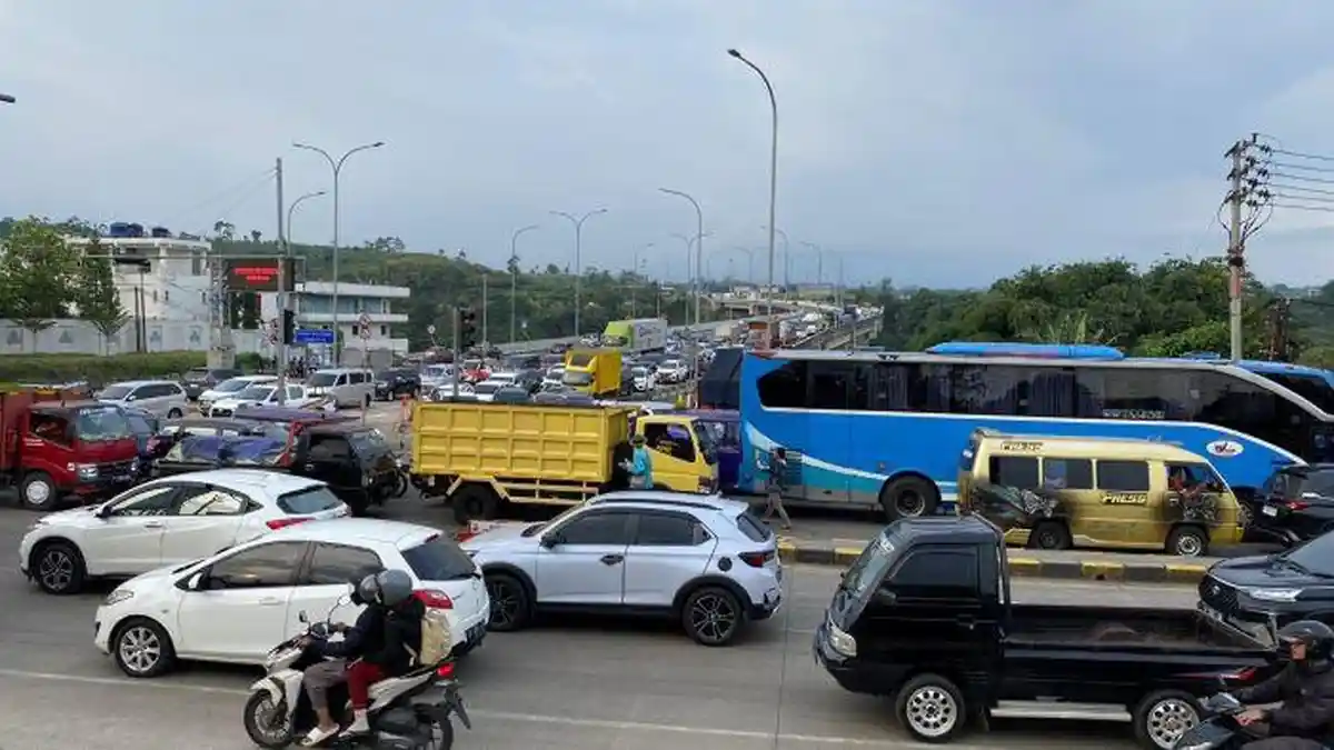 Long Weekend, Arus Lalu Lintas di Exit Tol Bocimi Sukabumi Macet, Pengendara Terjebak 2 Jam