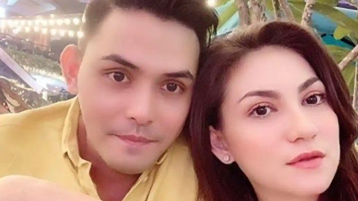 Sejoli Artis Ini Terpaksa Jualan di Pinggir Jalan, Pandemi Virus Corona Menggerus Pendapatan