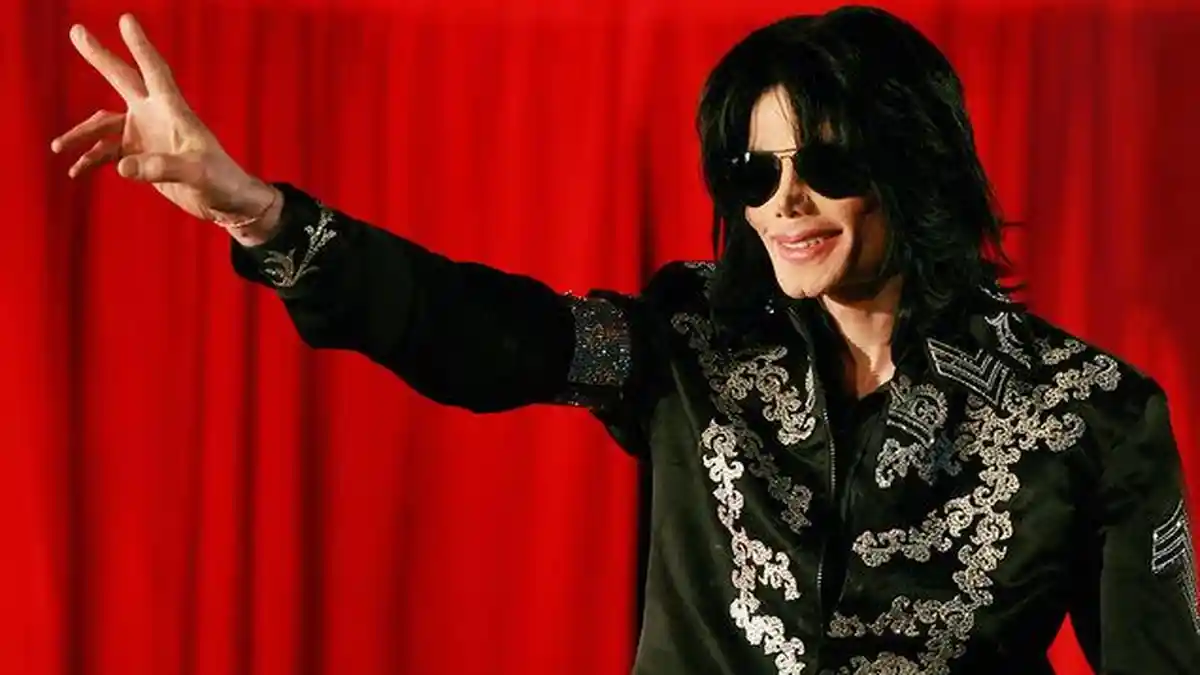 Chord Gitar Lagu Beat It - Michael Jackson: They Told Him, Don't You Ever Come Around Here
