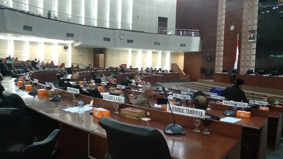Anggota Dewan dan Kepala Dinas Pilih  Keluar Ruangan saat Sidang Pengesahan APBD 2019 Diskors