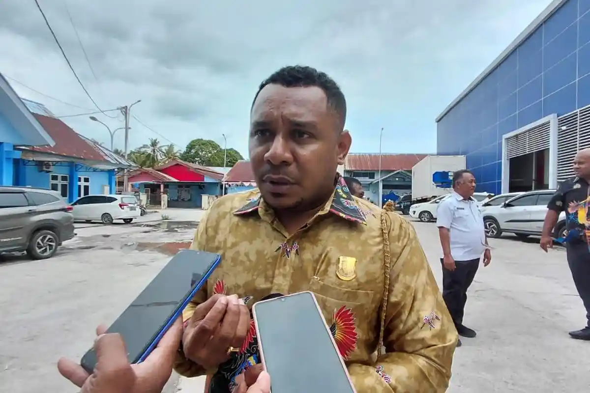 DPR Papua Sebut MBG Hidupkan Ekonomi Nelayan-Pengusaha Ayam Petelur Biak