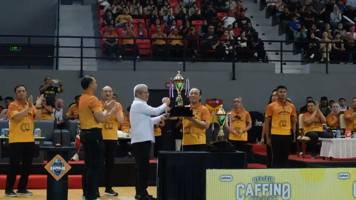 AS SDM Kapolri Secara  Resmi Membuka Turnamen Voli Kapolri Cup 2024 di GOR Terpadu A Yani