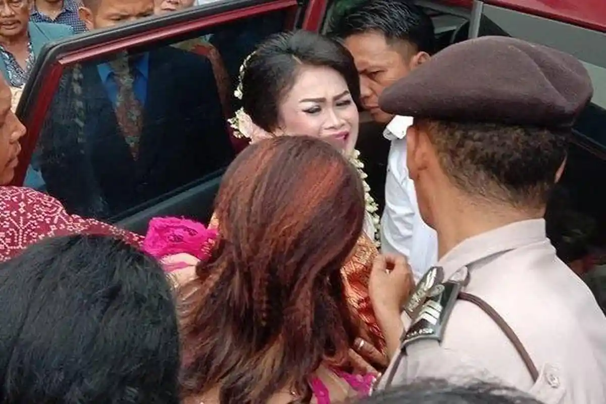 Batal Nikah padahal Sudah Mengaku Janda, Terungkap saat Suami Sah Datang, Rina Tak Terima & Menangis