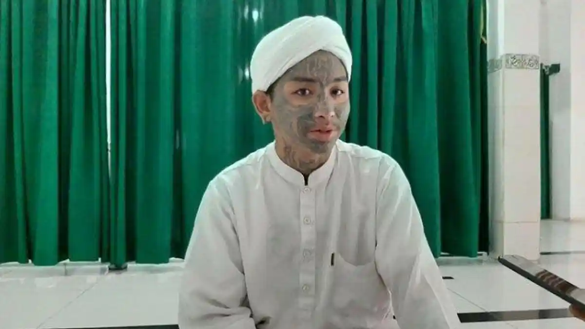 Pemuda Ini Bikin Orang Takut Saat ke Masjid, Bertato Mata Dajjal Hingga Setan, Ini Kisah Hijrahnya