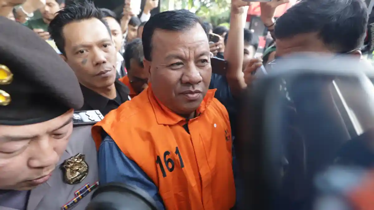 Istri dan Anak Kunjungi Bupati Kuansing Suhardiman Amby di Rutan KPK - Tribunnews.com