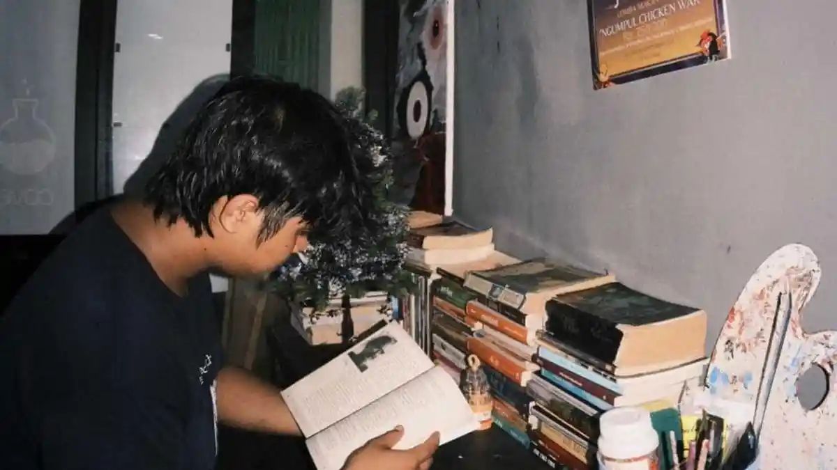 Sejak SMK Gemar Membaca, Rama Konsisten Koleksi Buku Fisik