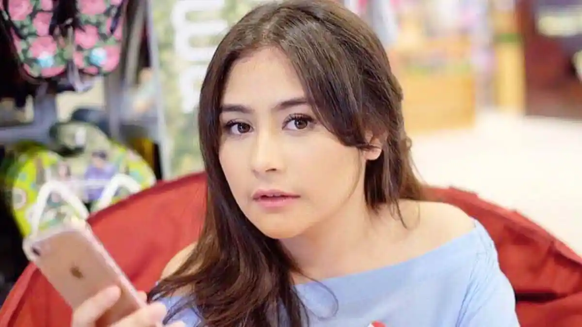 Instagram Prilly Latuconsina - Kenakan Kaus Justin Bieber, Dibilang Bad Girl!