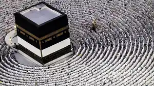 potret-jutaan-jamaah-haji-beribadah-di-makkah_20240614_135040.jpg