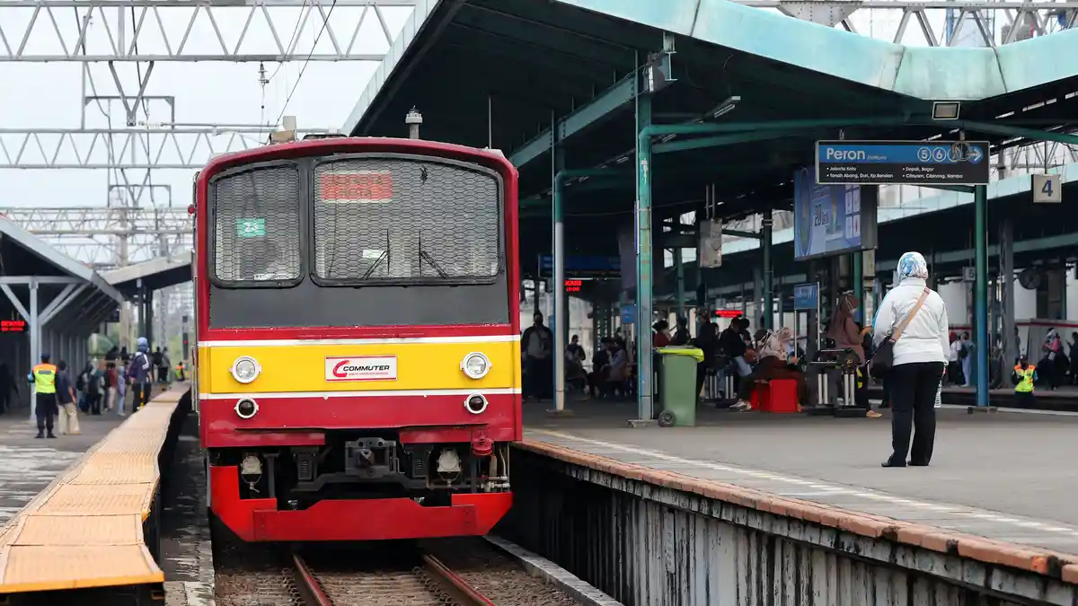 Demonstrasi Memanas, KCI Pastikan Layanan Operasional KRL Tetap Berjalan