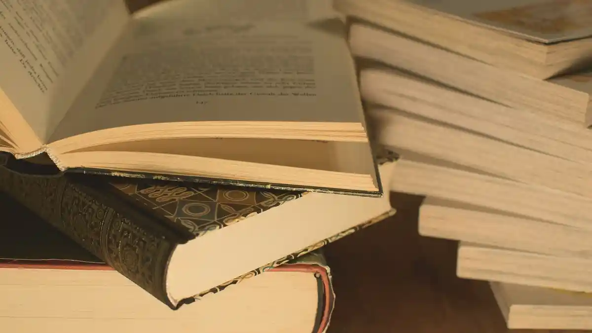 Arti Mimpi Buku Bahasa Asing, Ada Bakat Terpendam