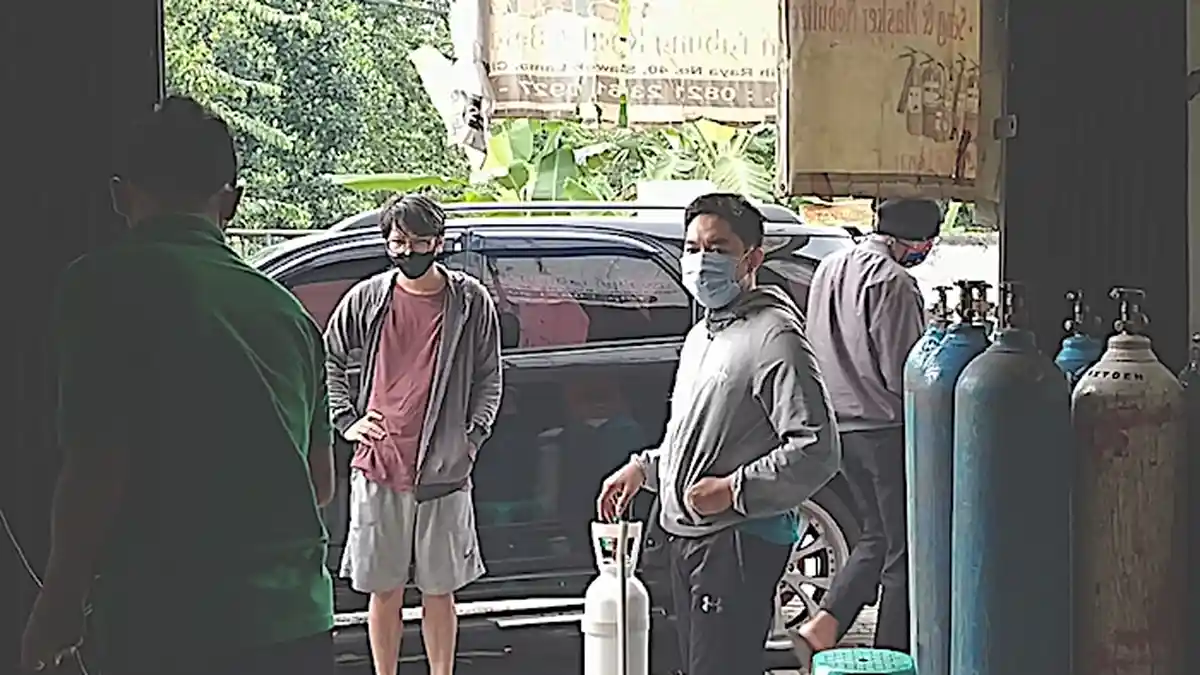 VIDEO : Tabung Oksigen Langka, Warga Hanya Bisa Isi Ulang