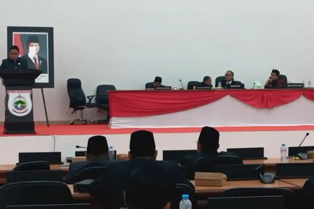 DPRD Sulbar Kesal Disdikbud Sulbar Mangkir Penyusunan RPJMD, SDK Langsung Ambil Pulpen