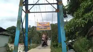 embatan-menuju-area-penambangan-Desa-Tulabolo-88899.jpg