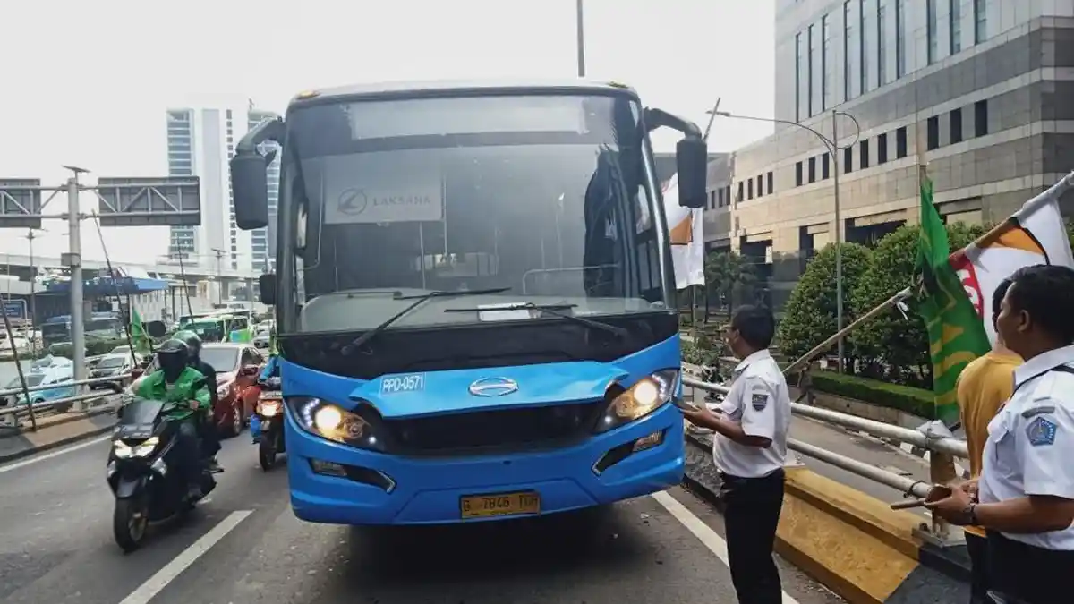 Bus Transjakarta Mogok di Jembatan Pancoran, Ini Penyebabnya