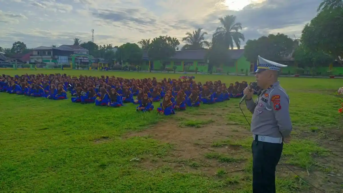 Satlantas Polres Padanglawas Sosialisasikan Tertib Lalu Lintas kepada Siswa