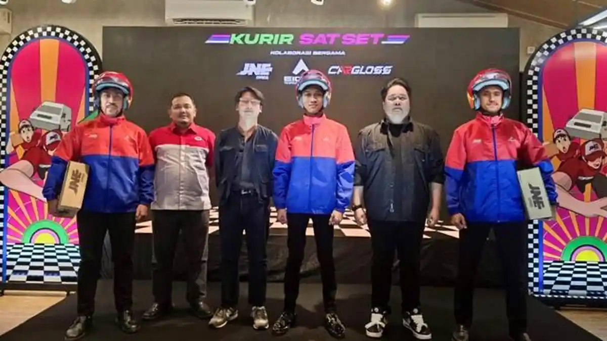 JNE Luncurkan Jaket dan Helm Kolaborasi bersama EIGER Tropical Adventure dan Cargloss Helmets