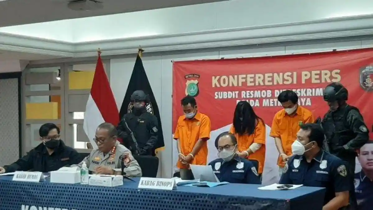 Polisi Tangkap Pasangan Kekasih yang Beraksi di ATM Kuras Uang Korban