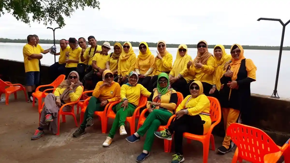 Kumpul-kumpul Komunitas Senam Remaja di Jungkat Resort, Ini Yang Dilakukan - senam-remaja_20180911_191902.jpg