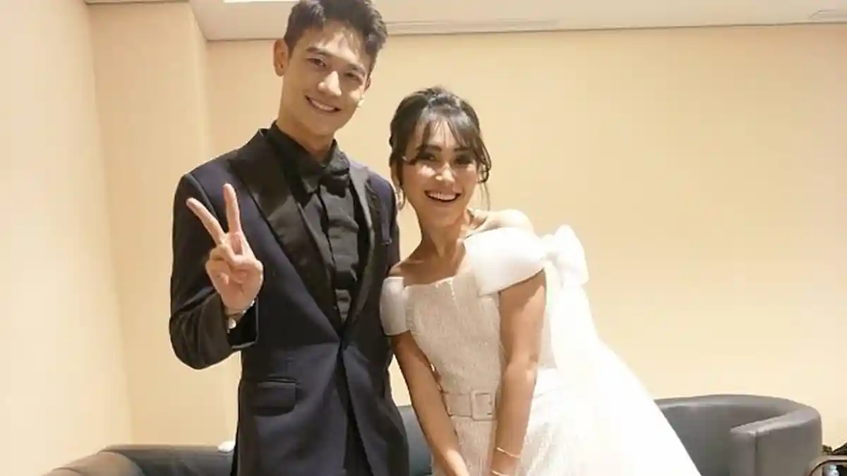 Tak Hanya Berfoto Bersama, Ayu Ting Ting Lakukan Hal Mengejutkan ini Saat Bertemu Minho SHINee!