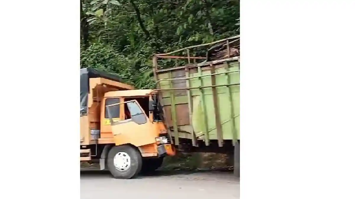 POPULER PADANG: Macet Panjang di Sitinjau Lauik dan Upaya Penanganan Abrasi Pasir Jambak
