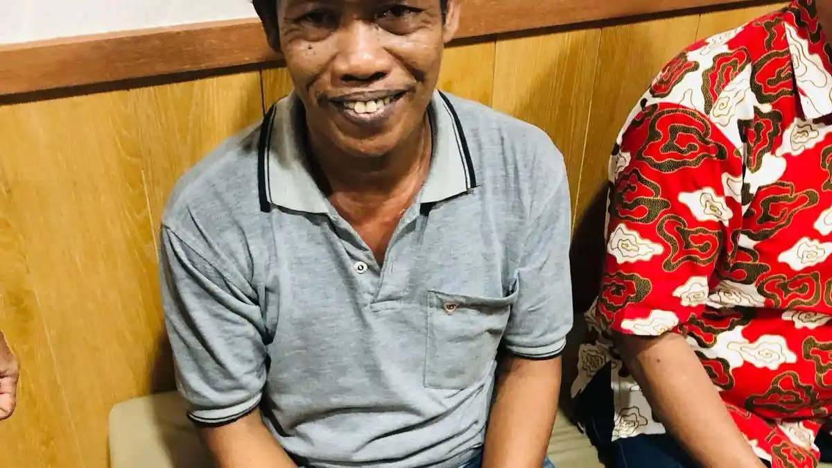 Wajah Senyum Anggota Ormas GRIB yang Bakar Mobil Polisi di Depok, Sempat Buron lalu Serahkan Diri