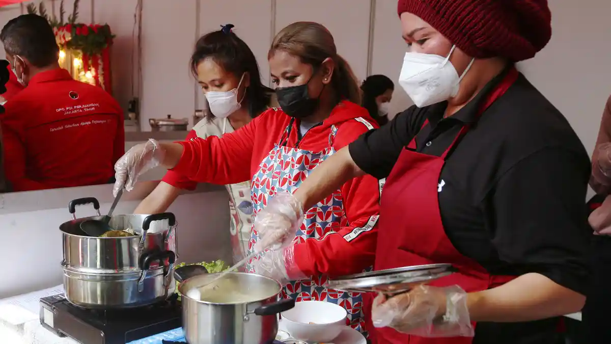 Pengamat: Ada Dua Makna Terkait Demo Masak Tanpa Minyak Goreng yang Digelar PDIP