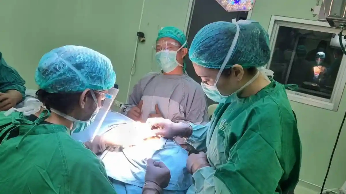 Dokter Gigi Syahril Samad Sukses Operasi TMJ Langka, Buka Mulut Pasien Setelah 10 Tahun